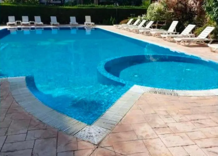 Apartment 102 Magnolia Gardens Sunny *